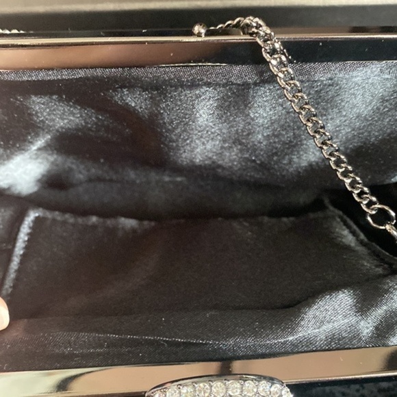 Tuxedo Bow theme Rhinestone Jewelled clutch NWT with chain - Picture 3 of 11